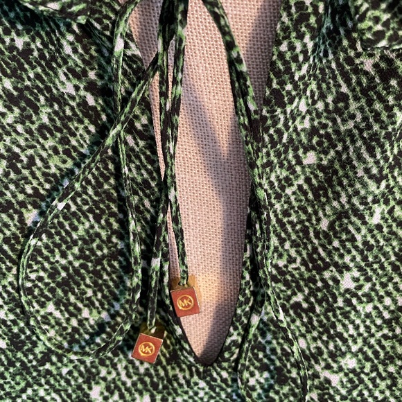 Michael Kors woman’s long sleeve extra small top - Picture 6 of 6